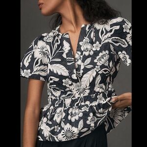 Anthropologie The Somerset FLATTERING Blouse Dark Floral Gray & Black, Size XXS